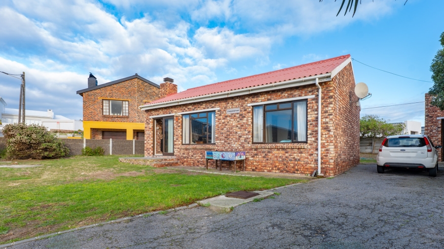 To Let 3 Bedroom Property for Rent in Struisbaai Western Cape
